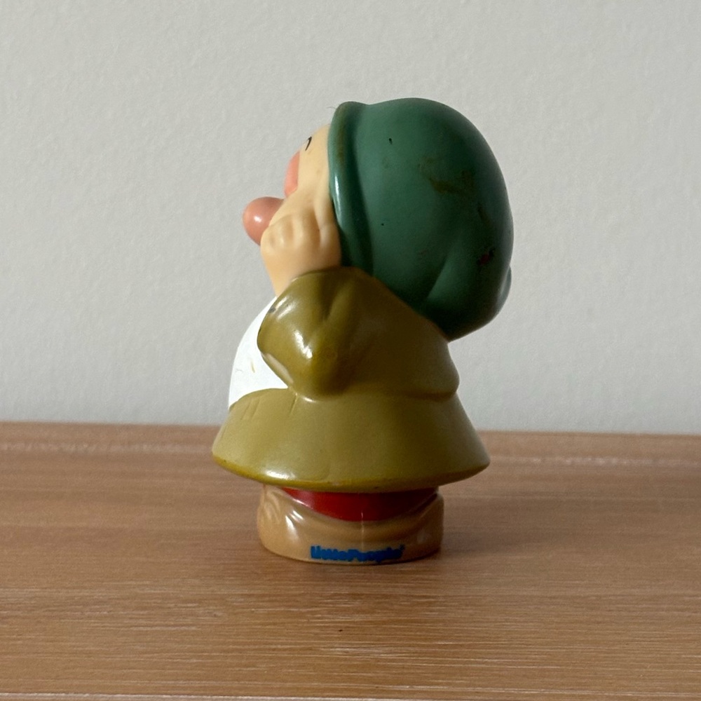 Fisher-Price Little People Snow White “Sleepy” Dwarf Talker Replacement Piece - Picture 2 of 2